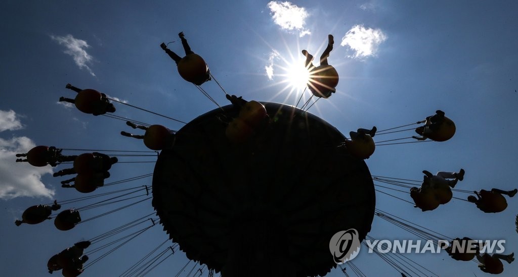 '근로자의 날' 양대노총 전국 집회…강릉서 노조 간부 분신