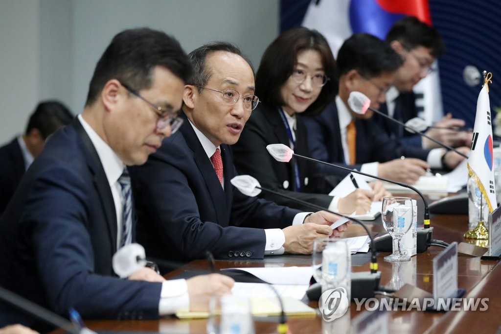 한중일 재무 "3국관계 둔화…경제회복 위해 협력해야"(종합)