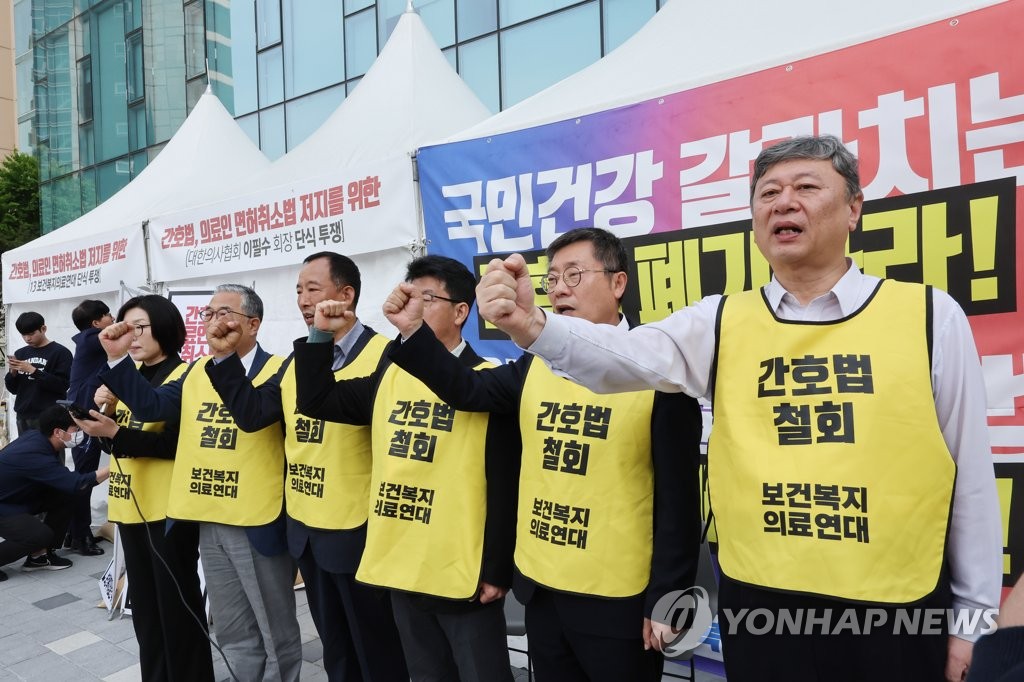 의사·간호조무사·응급구조사는 왜 한목소리로 간호법 반대하나