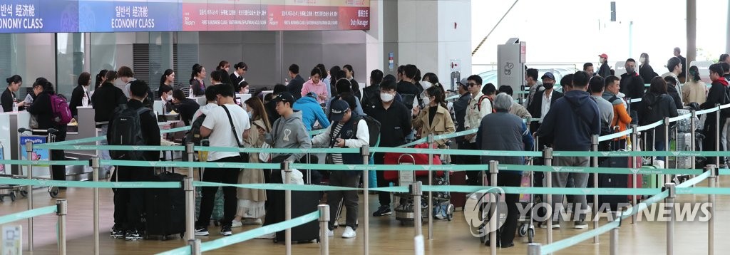 어린이날 황금연휴 김해공항 이용객 10만명 넘어