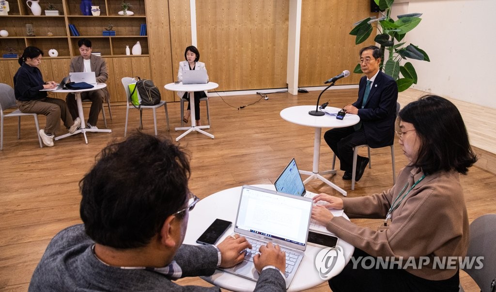 한총리 "간호법 통과 유감…여론수렴해 거부권 건의여부 결정"(종합)