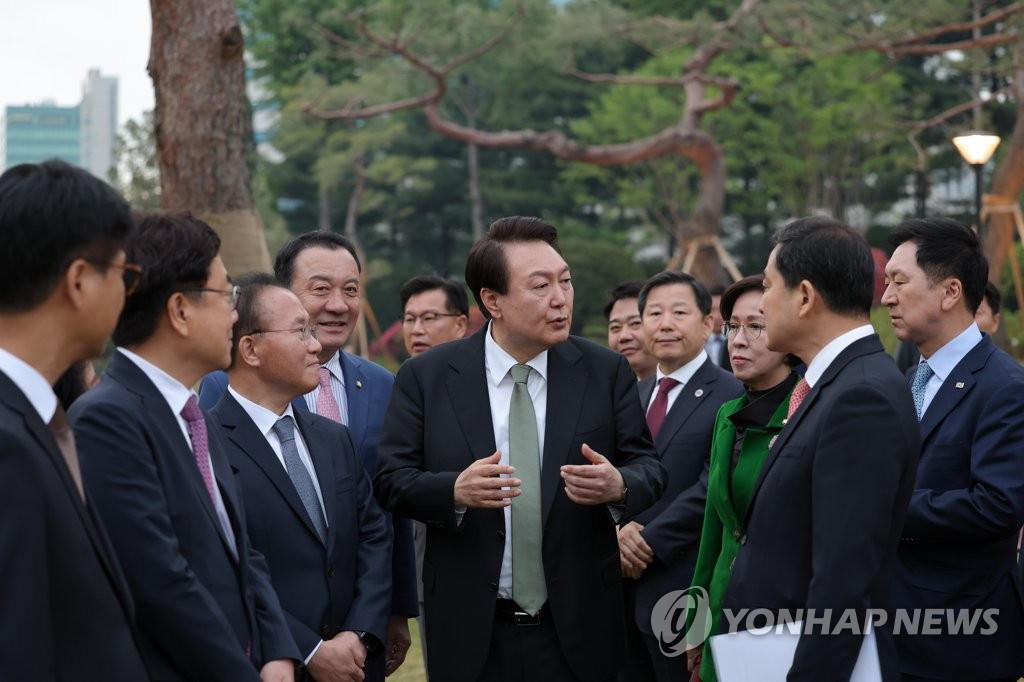 내일 '尹 1주년 오찬'에 與 지도부도 참석…최고위원들은 제외