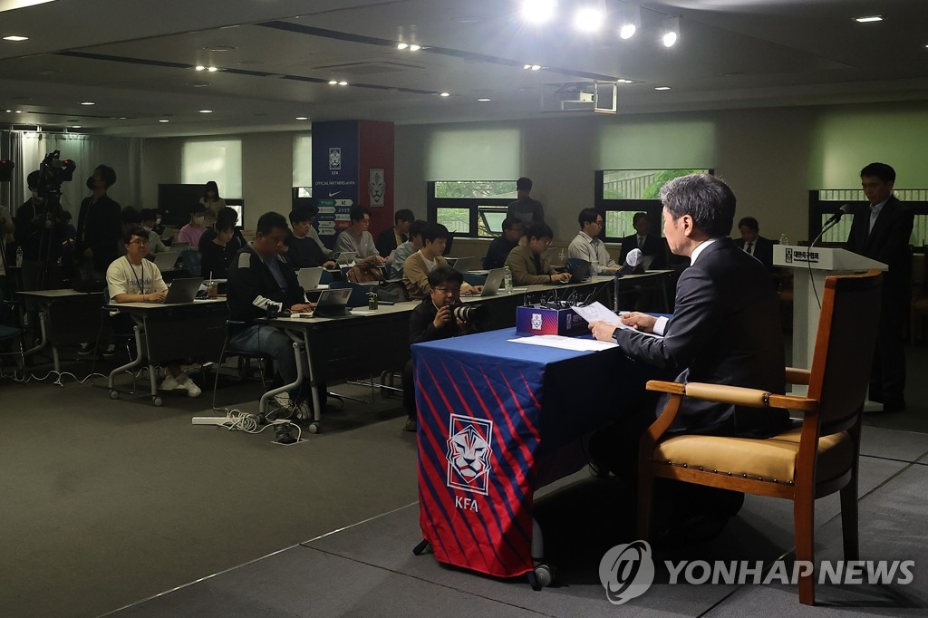 정몽규 축구협회장 "소통이 최우선…사면 사태에 사퇴도 고민"