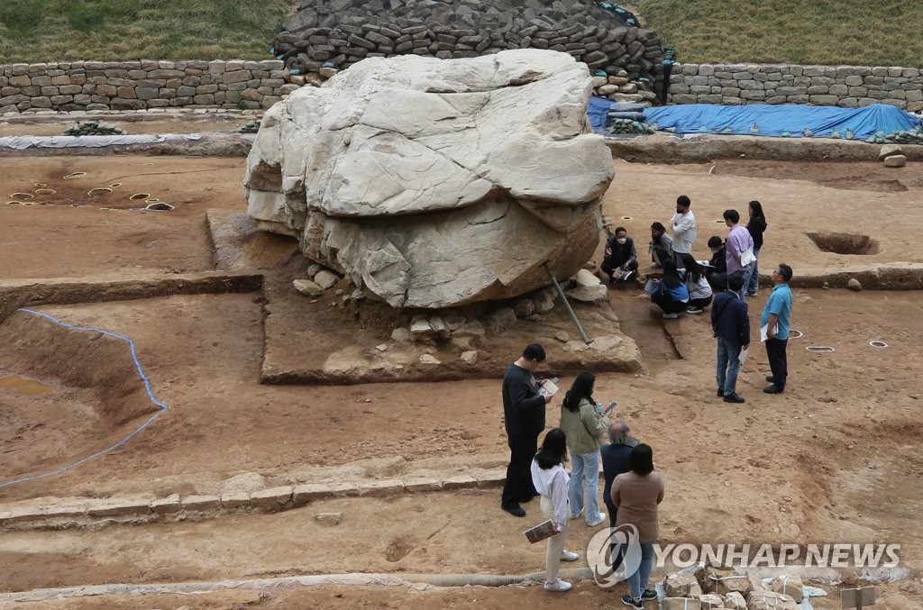 김해 구산동 지석묘 발굴 공개 설명회…주거지 추가 확인