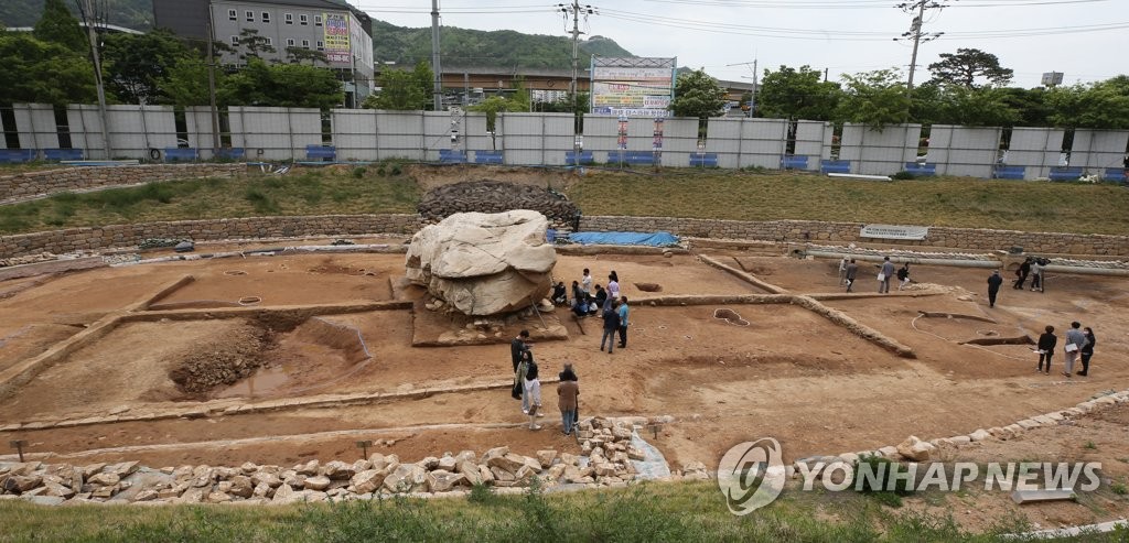 김해 구산동 지석묘 발굴 공개 설명회…주거지 추가 확인