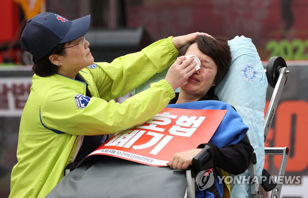 [Q&A] '부모돌봄법'일까 '한국판 카스트법'일까…간호법 강대강 대치