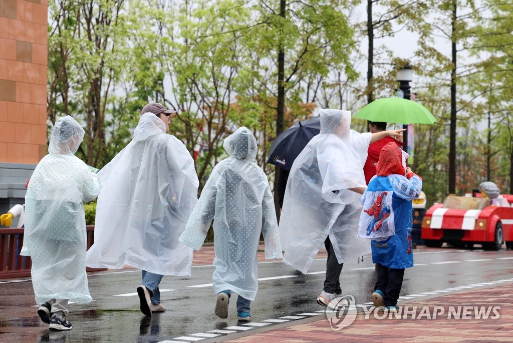 부산·울산·경남, 저녁까지 10∼40㎜ 비 내리고 강한 바람