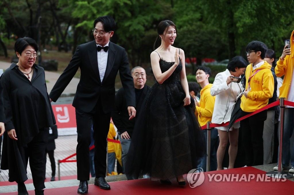 전주국제영화제 오늘 막 내렸다…폐막식 레드카펫도 '성황'(종합)