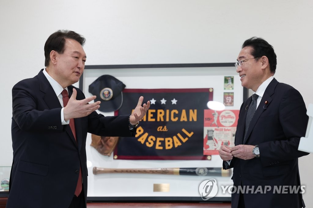 日 "한일정상회담서 협력·교류 증가 환영…한미일 안보협력"