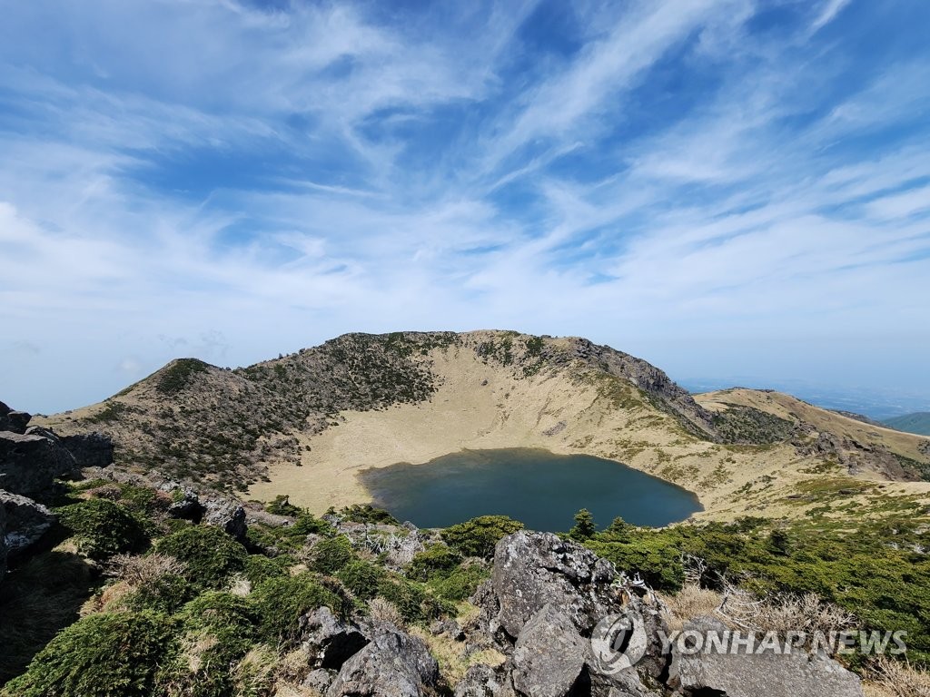 [픽! 제주] 1ｍ 넘는 어린이날 폭우에 한라산 백록담 만수