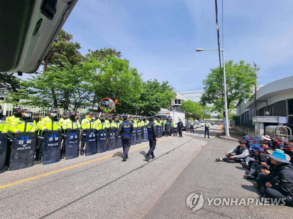 '대체인력' 투입 의심에도…느슨한 감독으로 갈등 키운 노동부