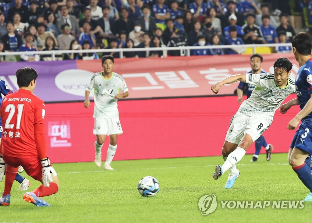 '백승호 멀티골' K리그1 전북, 최하위 수원 3-0 완파…7위 점프(종합)