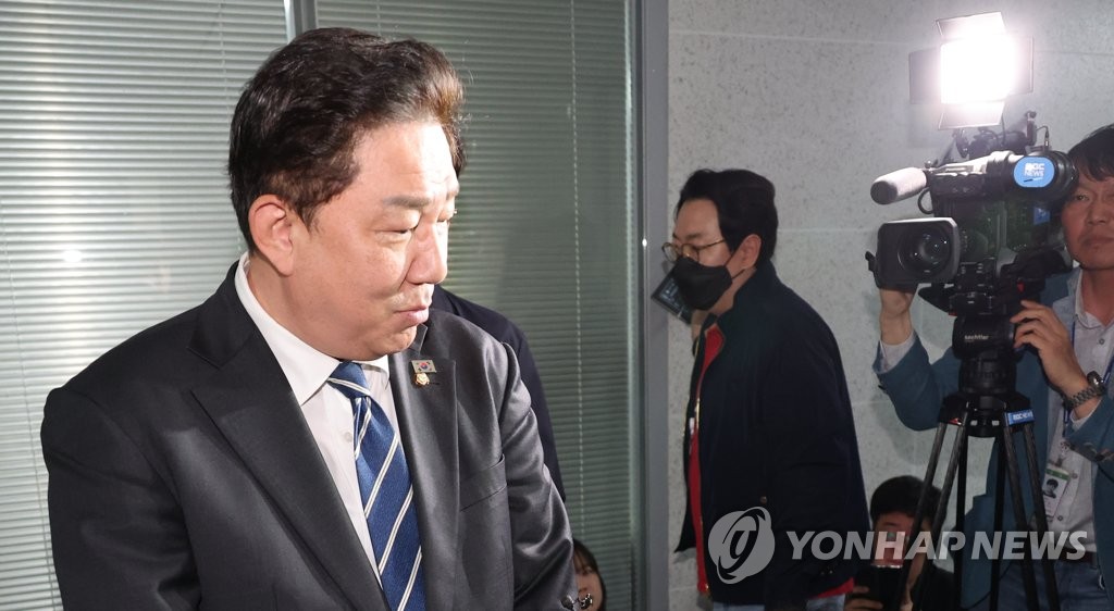 野, '김남국 코인' 수습 총력…"지도부 대응 늦었다" 책임론도