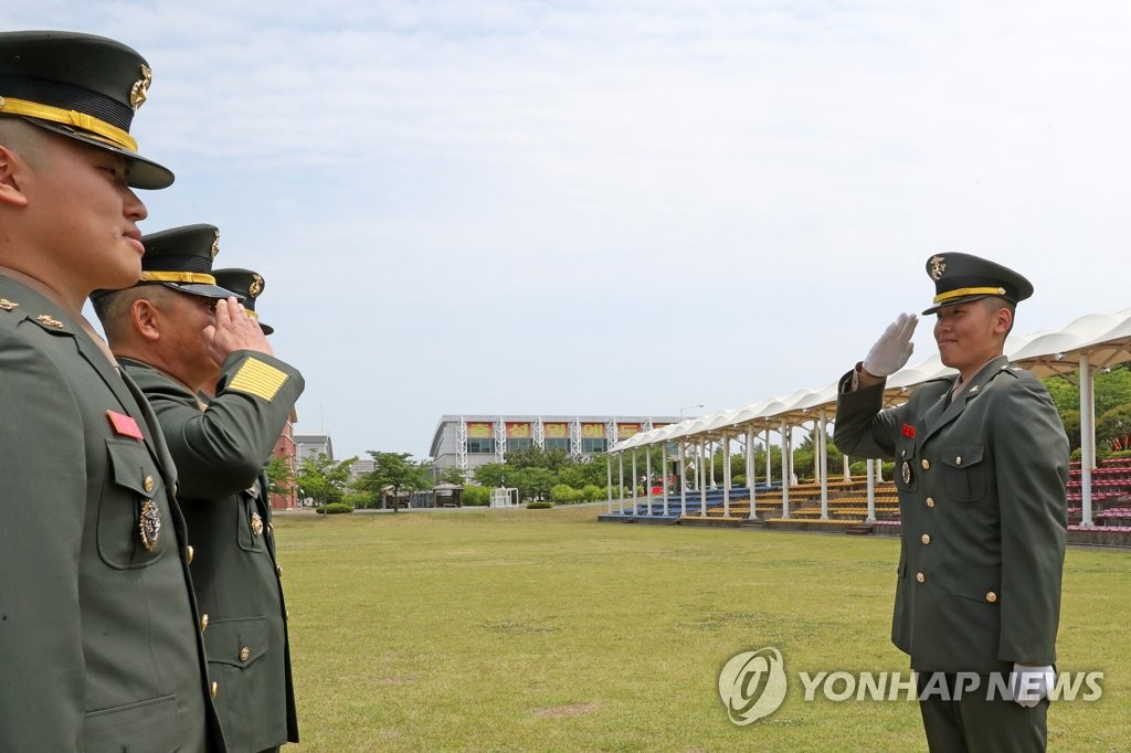 해병대 74년만에 부사관 400기 탄생…4부자 부사관 가족 눈길