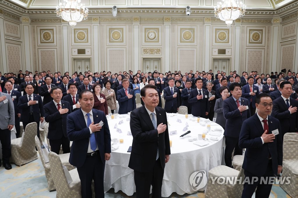 尹대통령 "노동개혁 안되면 기업 빠지고 투자유치 안돼"