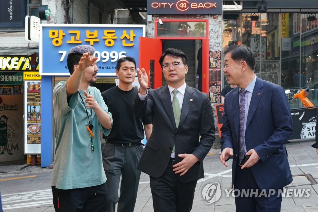 "응원 담긴 이태원 소망볼 띄웠다"…'헤이 이태원 소망볼' 행사