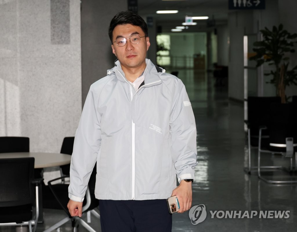 '내우외환' 민주당…돈봉투·김남국에 대의원제·개딸 논란까지