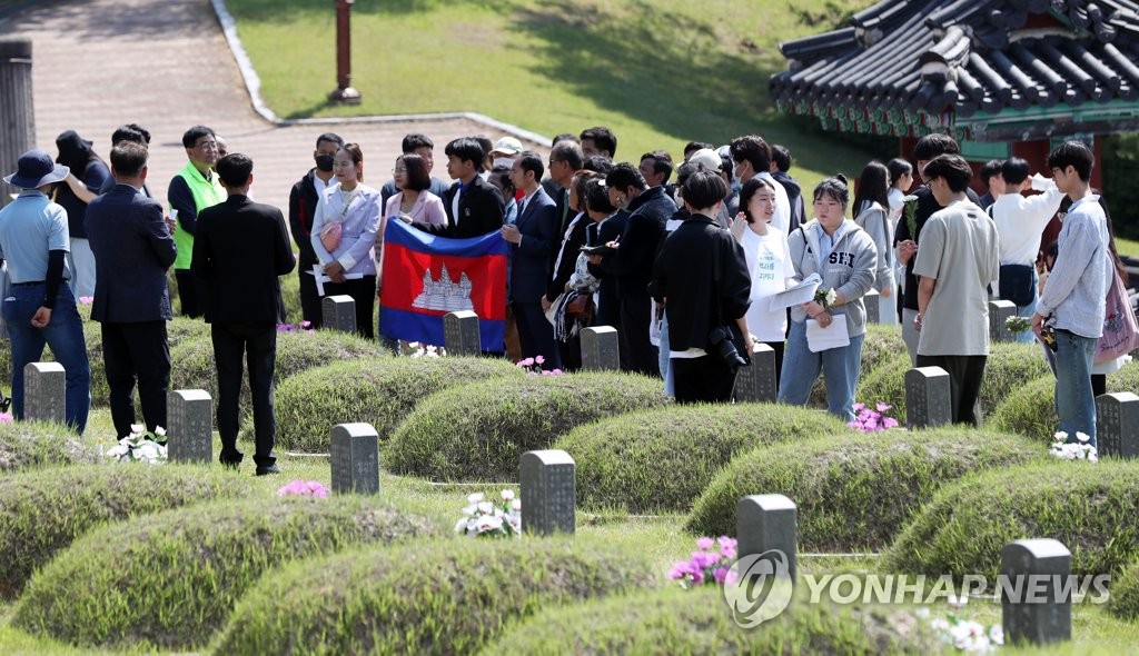 코로나19 엔데믹 선언 후 첫 일요일…전국 유원지 북적