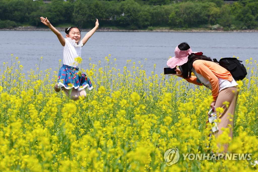 코로나19 엔데믹 선언 후 첫 일요일…전국 유원지 북적