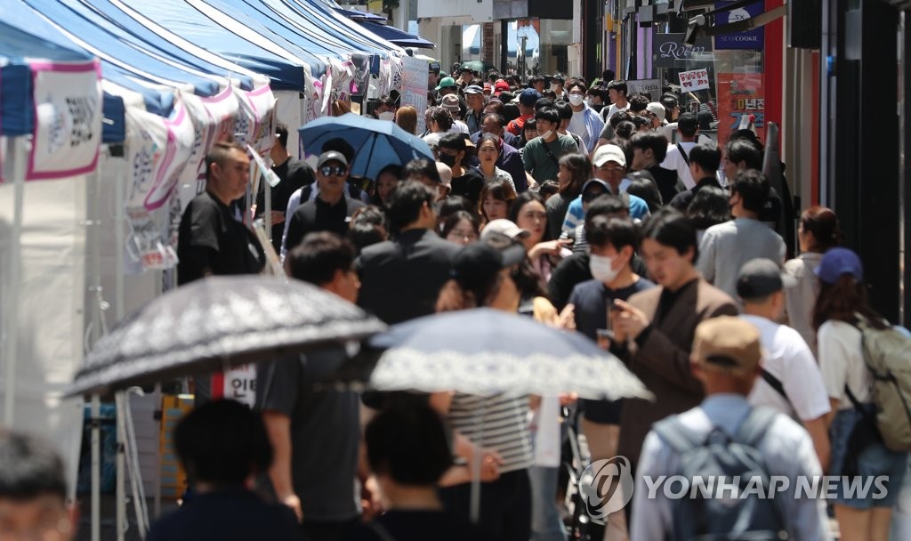 [르포] 코로나 '1차 대유행 강타' 대구 동성로…"예전 명성 되찾아야죠"