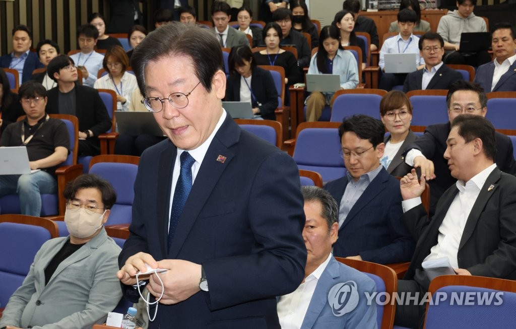 코인 논란에 '지도부 총사퇴론'까지…이재명 리더십 사면초가