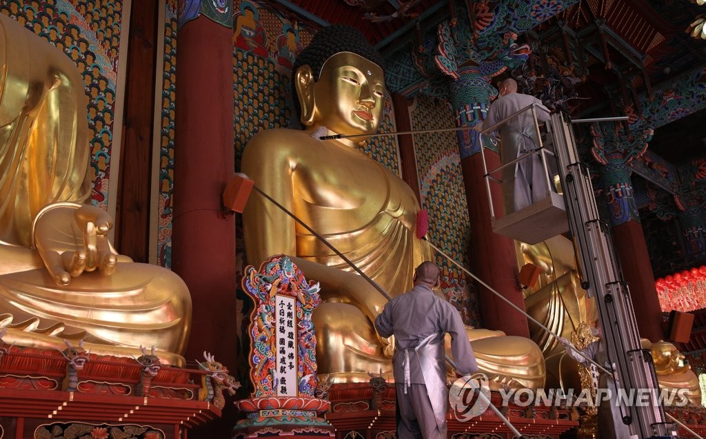 27일 전국 사찰서 부처님오신날 봉축법요식…포교 강조한 헌화