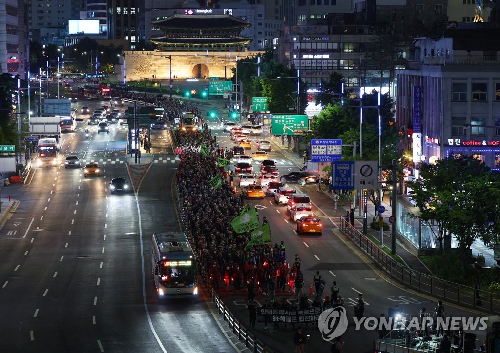 건설노조 '도심 노숙'에 시민 불편신고 속출…"불법은 아냐"