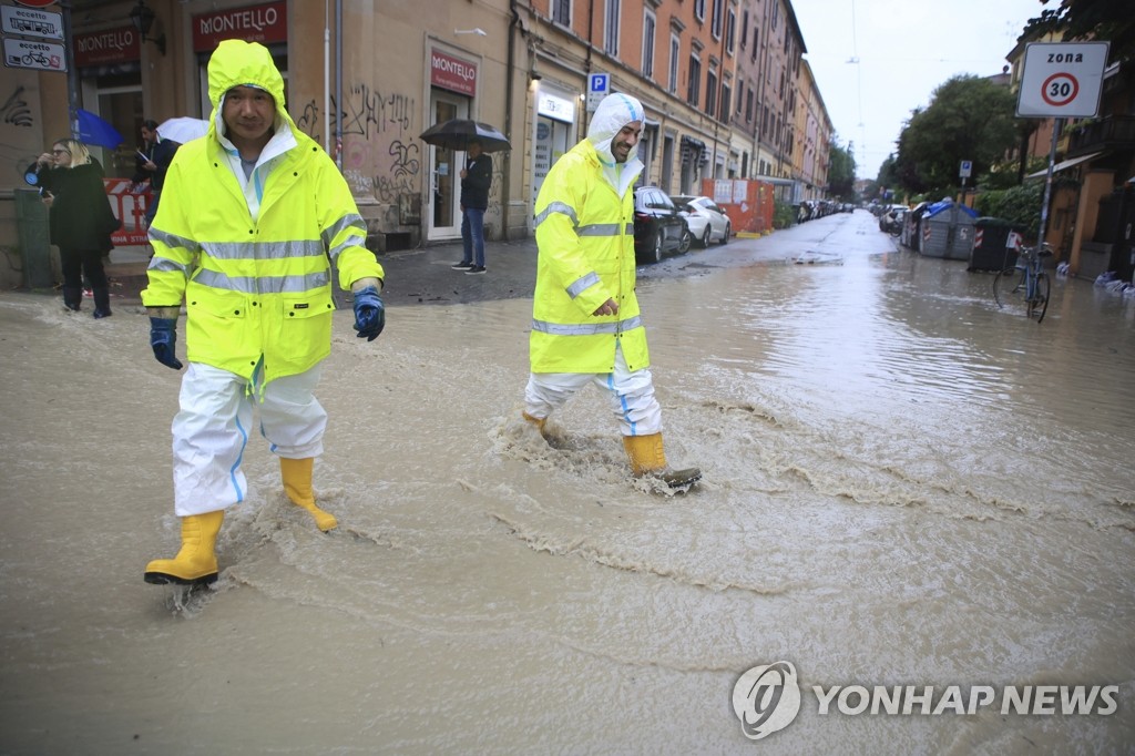 가뭄 끝 홍수 닥친 이탈리아 북부서 8명 사망·37개 마을 침수