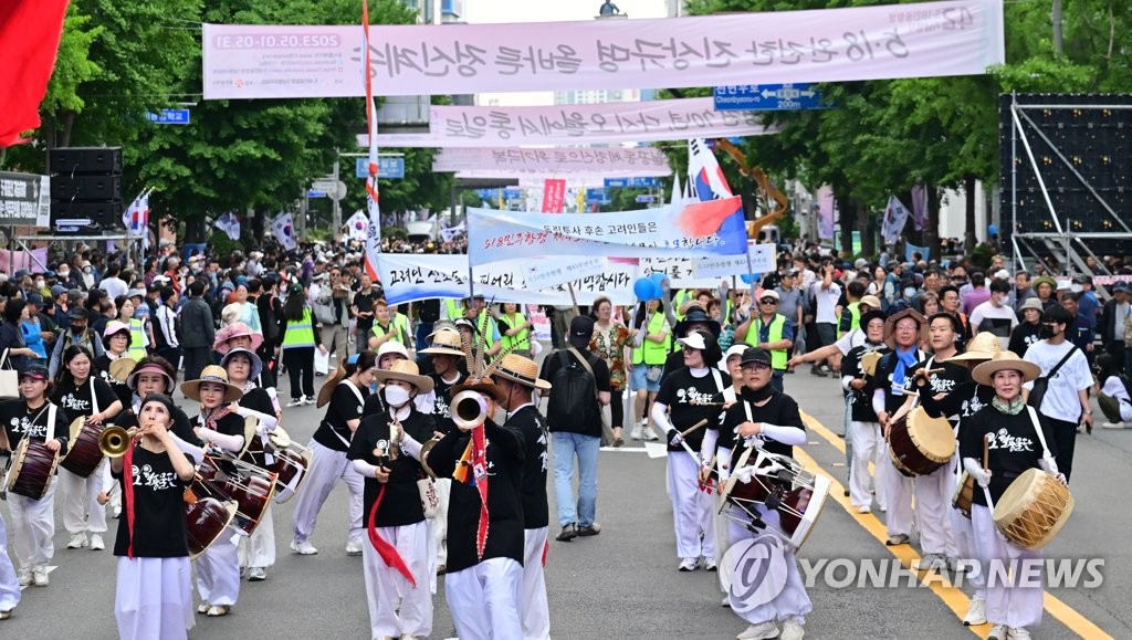 '43년 전 그날의 외침'…대동정신으로 뭉친 광주 시민들