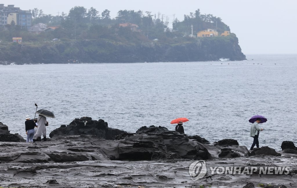 제주 흐리고 낮까지 가끔 비…낮 기온 21∼23도