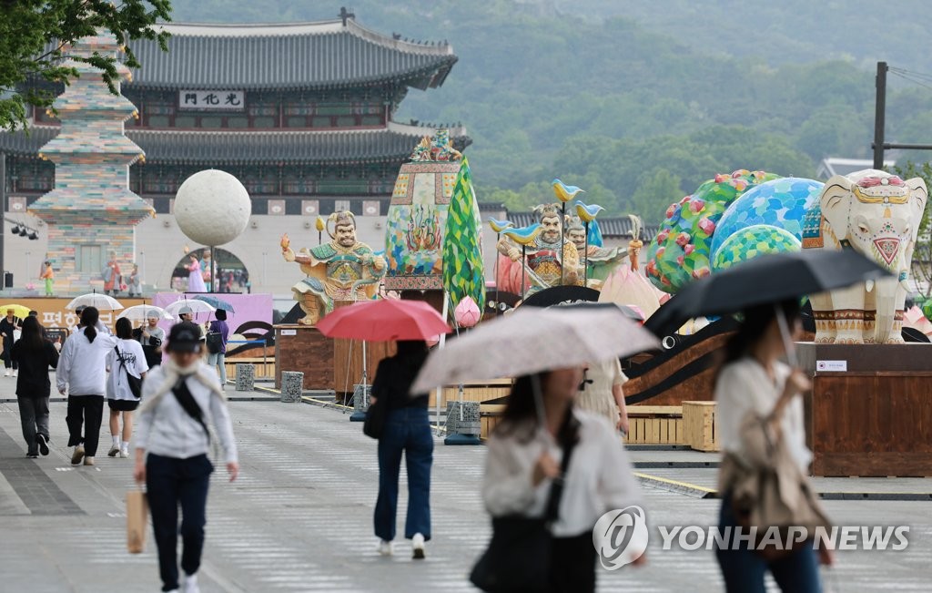 부처님오신날 연휴 내내 비…29일 오후부터 차차 갤듯