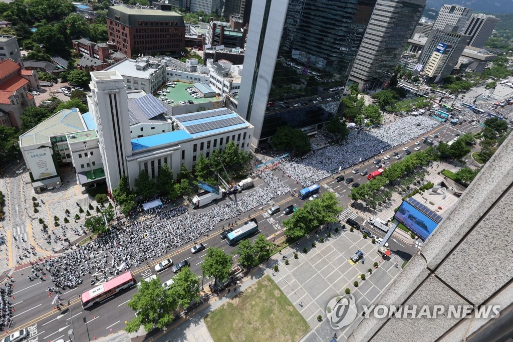 "간호법 왜곡·허위사실 유포 규탄"…간호사들 광화문서 집회(종합)