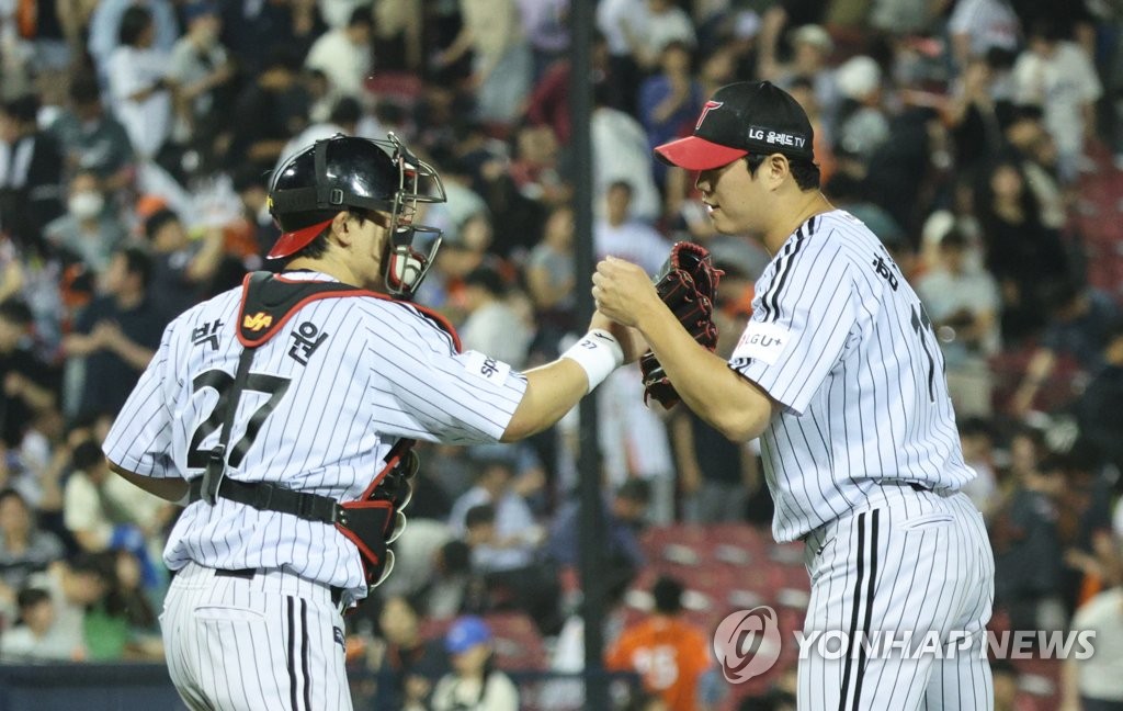 염경엽 감독 "함덕주 146㎞ 고무적"…판정 문제엔 '조심조심'