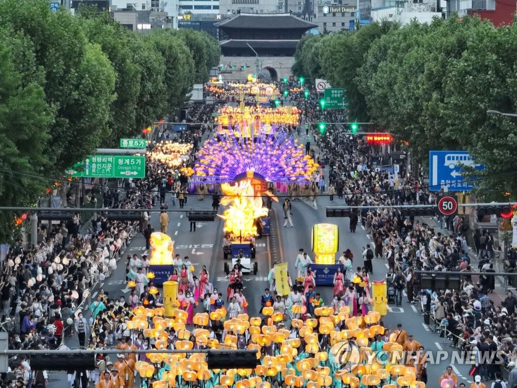 오늘 부처님오신날…전국 사찰서 4년 만에 제약없는 봉축법요식