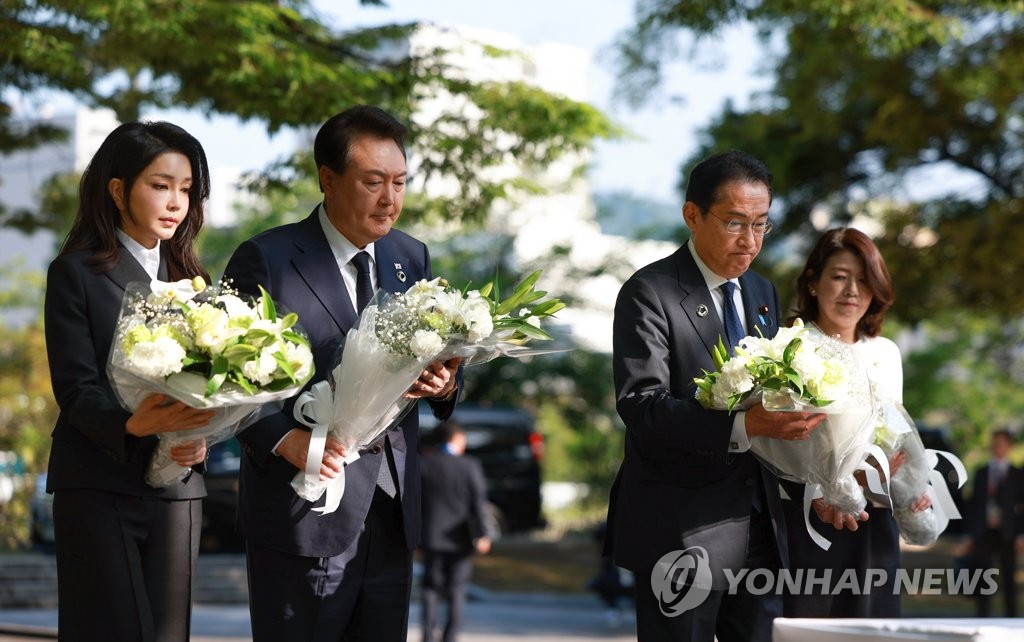 與 "尹정부 '실리외교' 노력, G7 계기로 결실 맺기 시작"