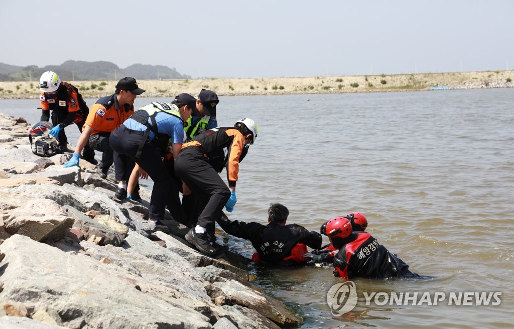 "세계잼버리 안전관리 철저"…해경·소방 인명구조 합동 훈련