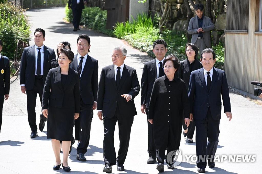 '역사는 더디지만 진보'…노 전 대통령 서거 14주기 추도식 엄수