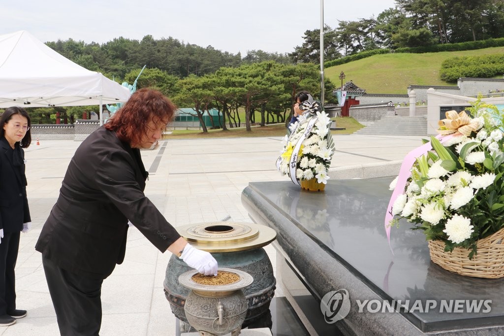 [고침] 지방(5·18계엄군, 43년만에 만난 광주시민에 큰…)