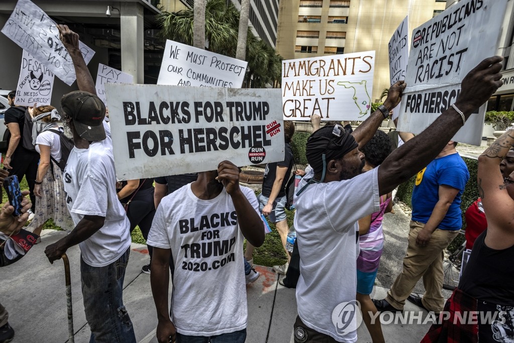 멕시코 대통령 "美히스패닉계, 대선 후보 디샌티스 찍지 말기를"