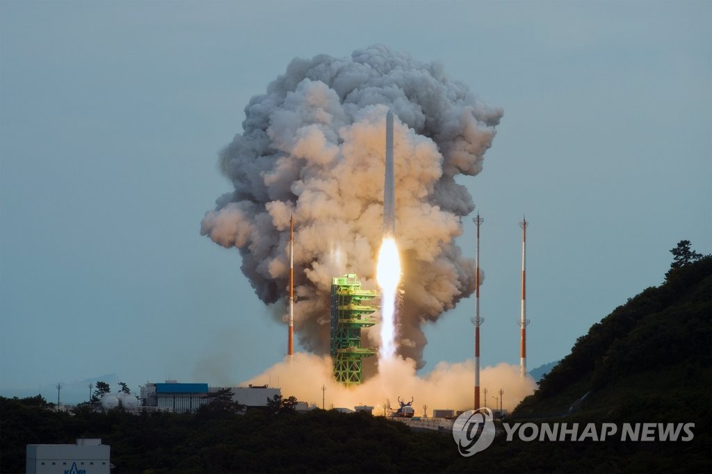 [누리호 성공] 초조히 지켜보다 환호…"정말 기쁘고 뿌듯"