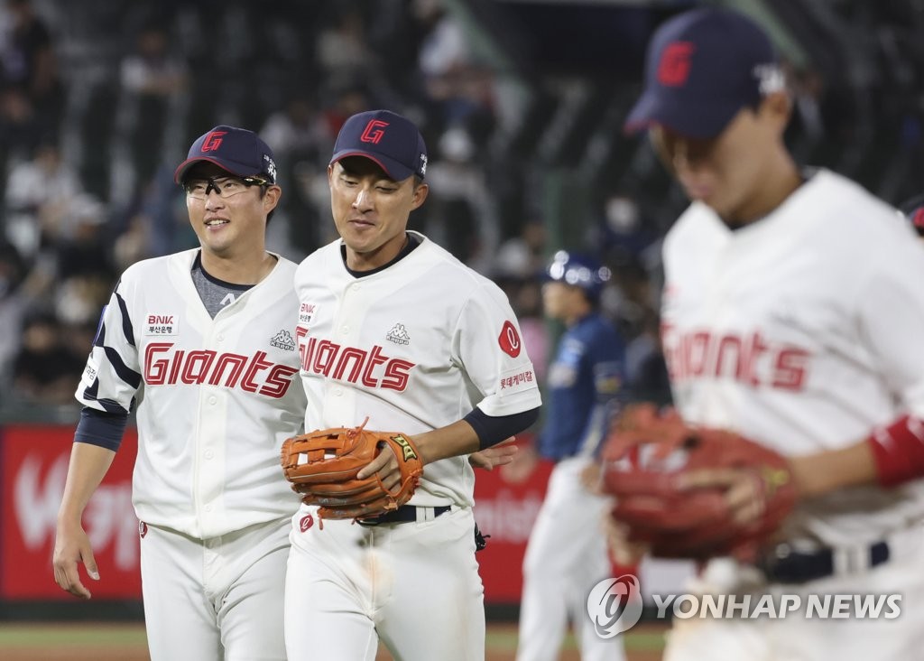 '홈런왕' 이승엽 두산 감독의 짜내기…김재호 끝내기로 대성공(종합)