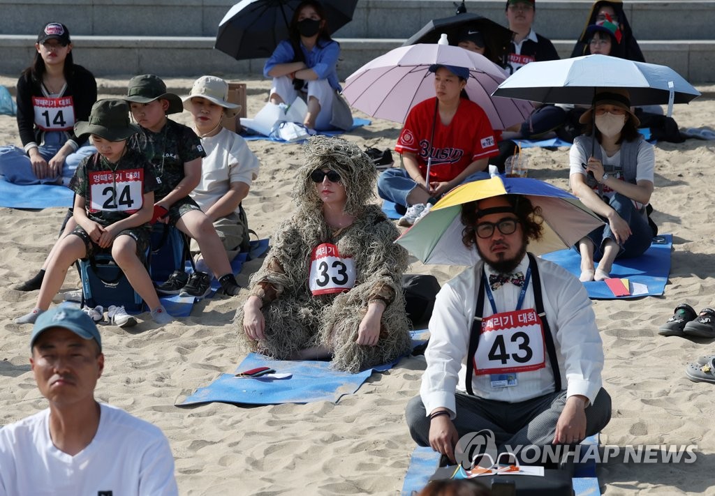 잔소리 대피한 아빠·스트레스 많은 고3…오늘은 해운대서 '멍'