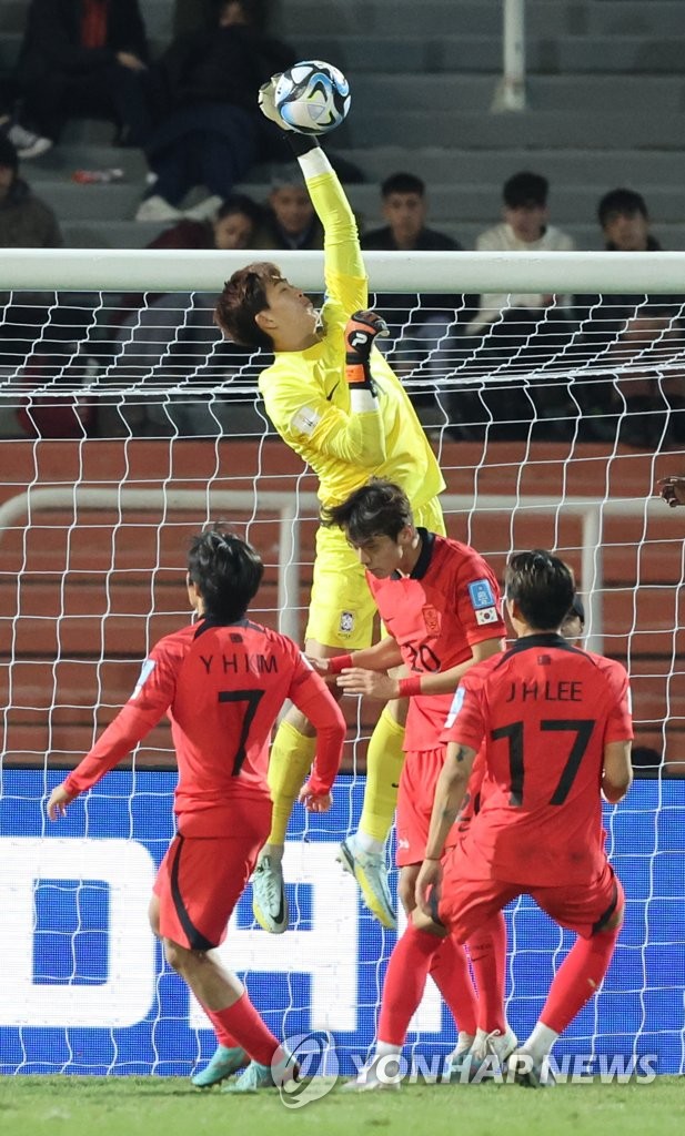 [고침] 스포츠(김은중호, 감비아와 0-0 비겨 조 2위…에콰…)