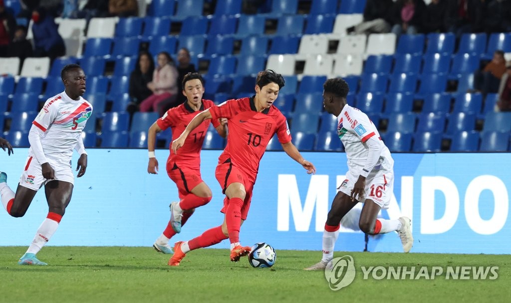 [고침] 스포츠(김은중호, 감비아와 0-0 비겨 조 2위…에콰…)