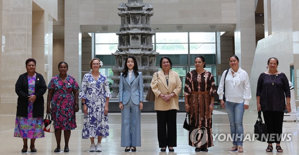 김여사, 태평양도서국 정상 배우자들과 친교…"식구처럼 가깝게"(종합)