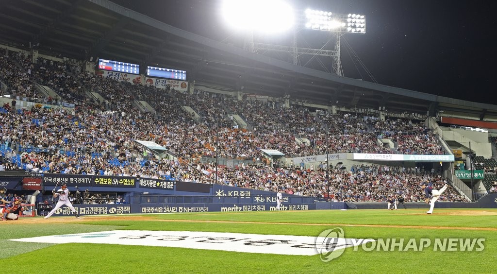 역시 '엘롯라시코'…관중 2만330명 운집 '시즌 화요일 최다'