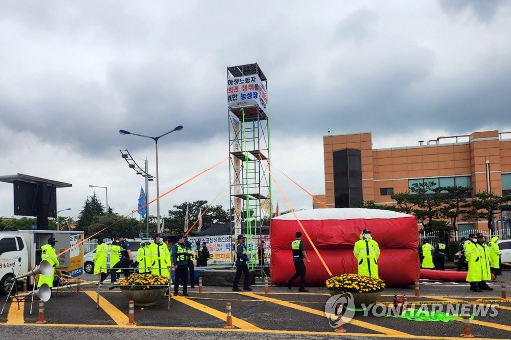 경찰, 광양 '망루농성' 강제 진압…노사정 대표자 간담회 무산(종합2보)