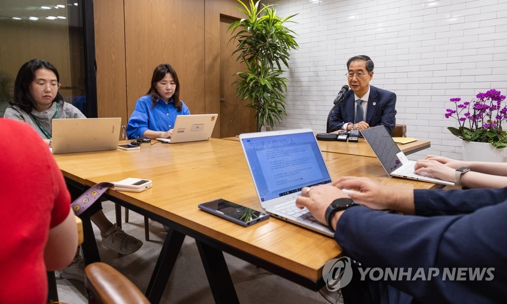 한총리, 후쿠시마시찰단 브리핑에 "굉장히 괜찮았고 만족스러워"