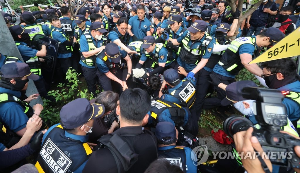 민주노총 도심 대규모 집회…경찰, 분향소 강제철거(종합2보)