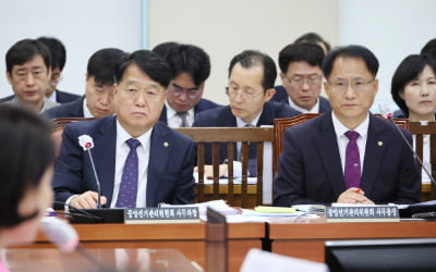 [속보] 선관위 사무총장·사무차장, 자녀 특혜채용 의혹에 사퇴